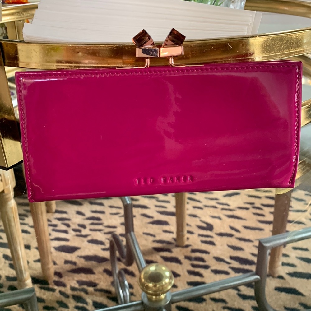 Gentle used leather magnet bifold Ted baker wallet